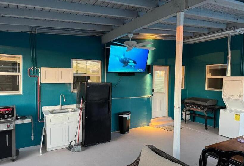 Panzió Beautiful Pool House Port Charlotte