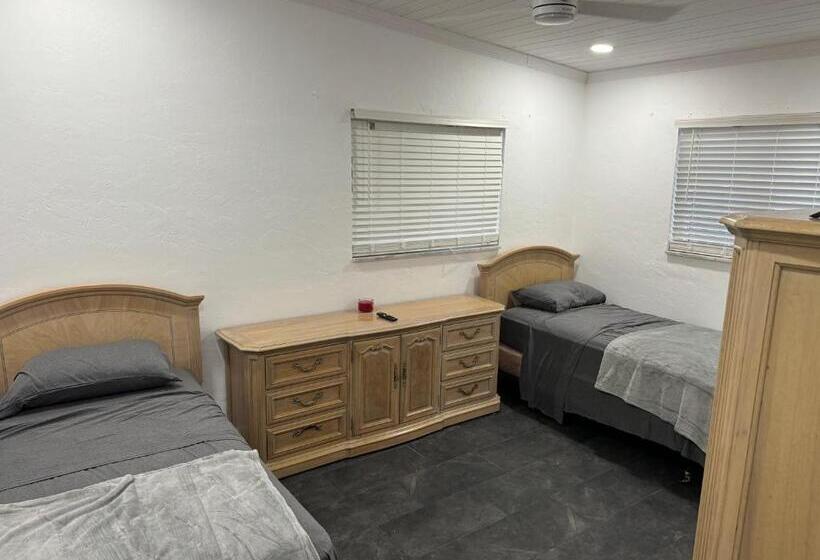 Panzió Beautiful Pool House Port Charlotte