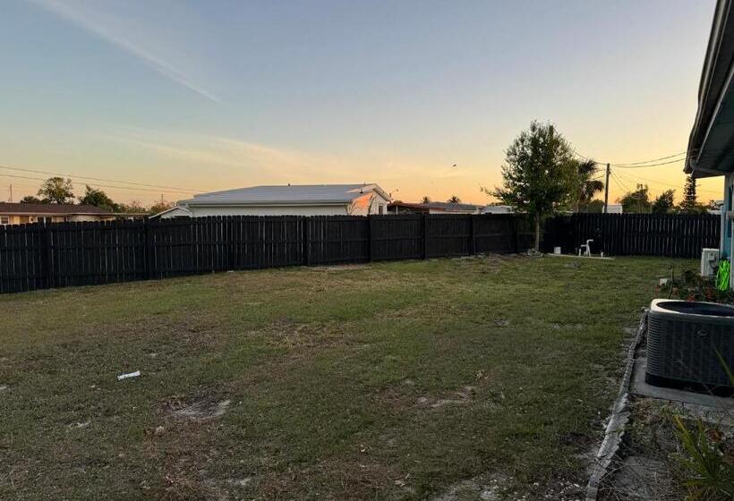 Panzió Beautiful Pool House Port Charlotte