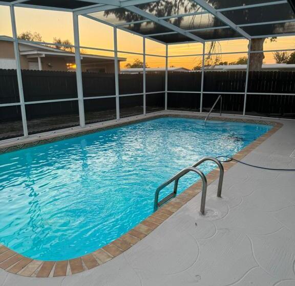 Panzió Beautiful Pool House Port Charlotte