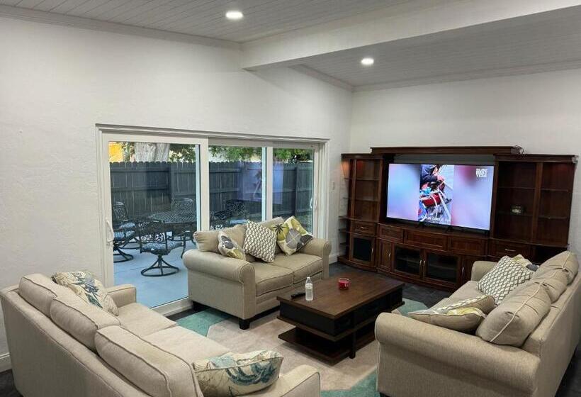 Panzió Beautiful Pool House Port Charlotte