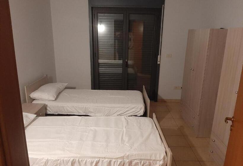 פנסיון Cat Shouse