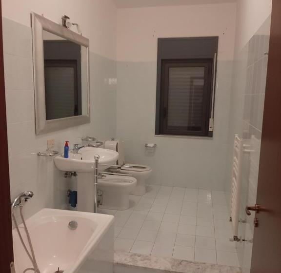 פנסיון Cat Shouse