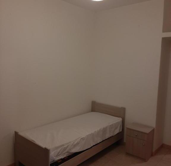 פנסיון Cat Shouse