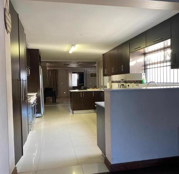 펜션 Ludinz Guest House & Self Catering