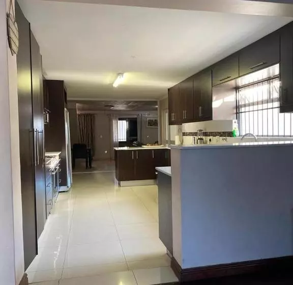 پانسیون Ludinz Guest House & Self Catering