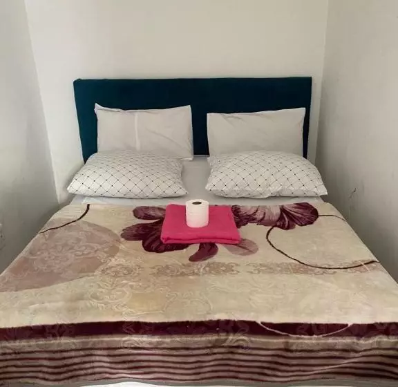 پانسیون Ludinz Guest House & Self Catering