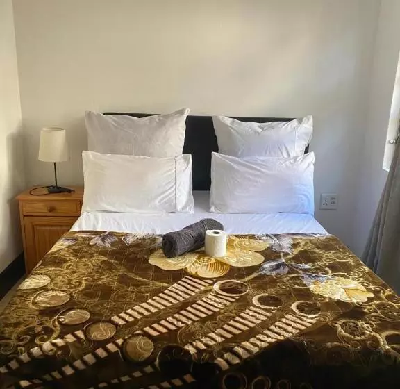 پانسیون Ludinz Guest House & Self Catering