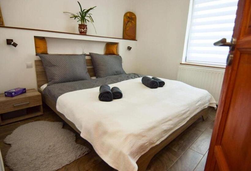 펜션 Marco Art Vendégház For 1  8 Persons