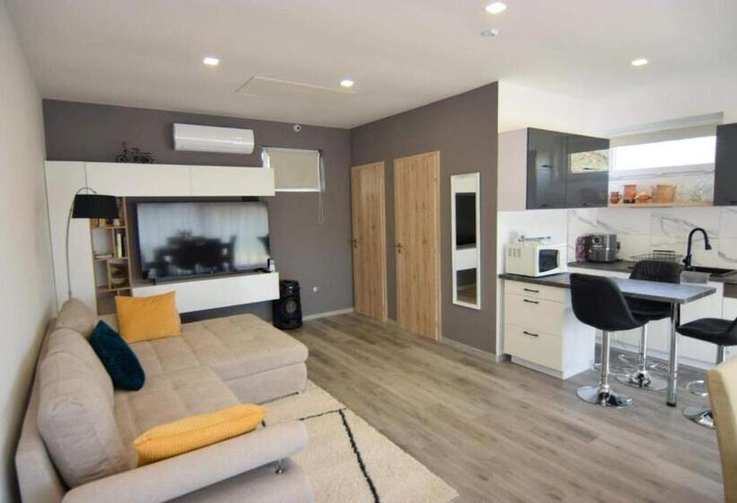 펜션 Marco Art Vendégház For 1  8 Persons