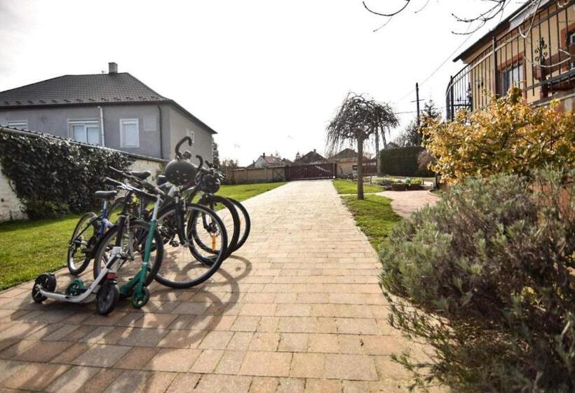 펜션 Marco Art Vendégház For 1  8 Persons