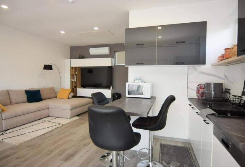 펜션 Marco Art Vendégház For 1  8 Persons