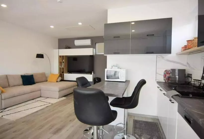 ペンション Marco Art Vendégház For 1  8 Persons