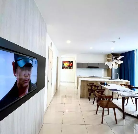 تختخواب و صبحانه Luxury Villa 01   Relax   Fun   Near Vung Tau
