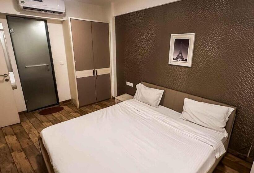 בית מלון כפרי Ambition Studio Apartment At Rajhans Belliza