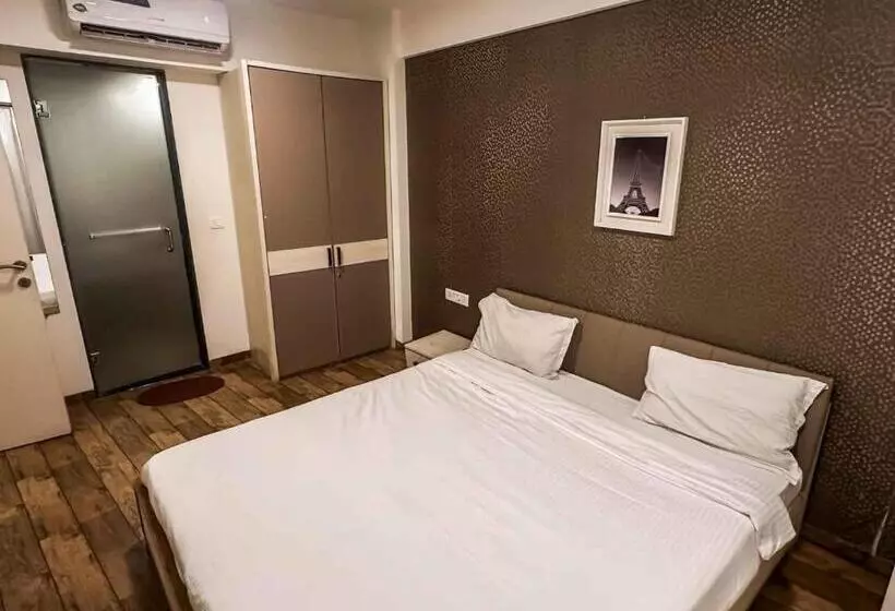ホテル Ambition Studio Apartment At Rajhans Belliza