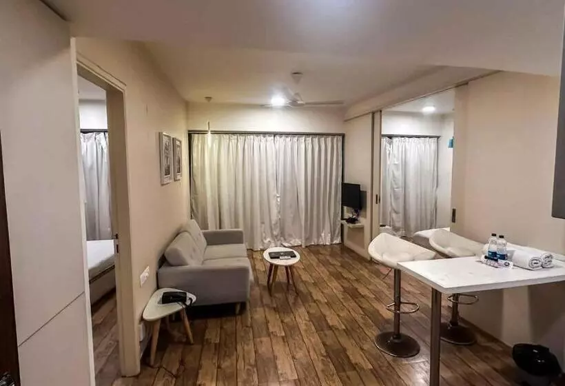 ホテル Ambition Studio Apartment At Rajhans Belliza