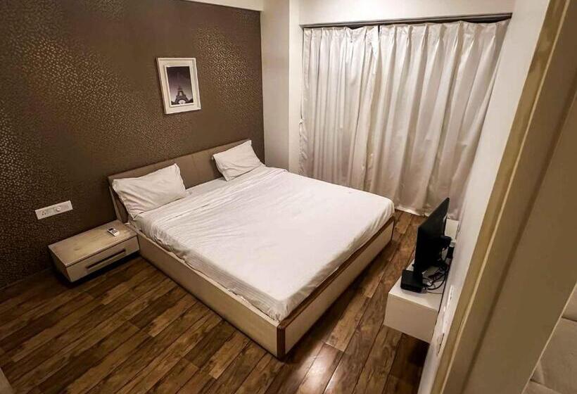 בית מלון כפרי Ambition Studio Apartment At Rajhans Belliza