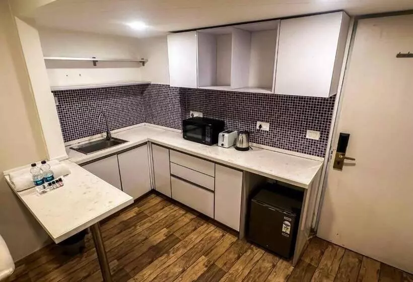 ホテル Ambition Studio Apartment At Rajhans Belliza