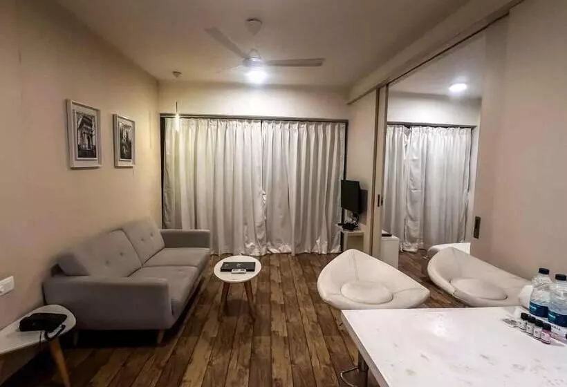 ホテル Ambition Studio Apartment At Rajhans Belliza