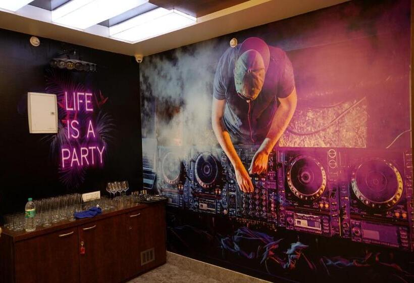 בית מלון כפרי Kingston Paradise