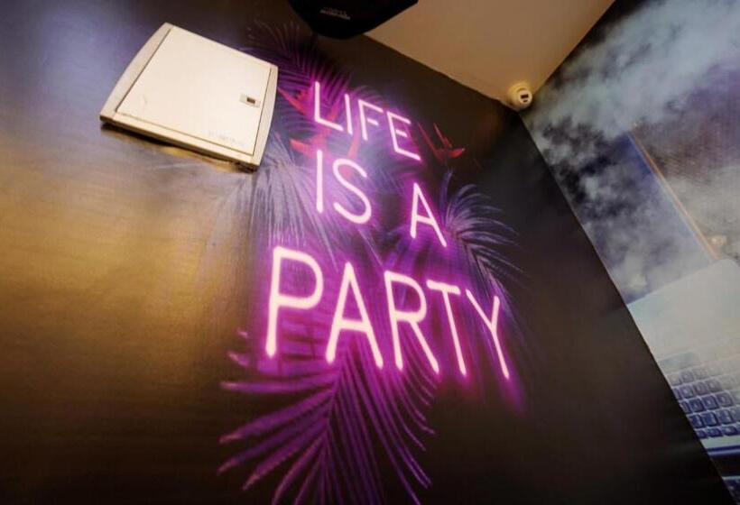 בית מלון כפרי Kingston Paradise