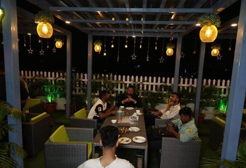 Отель Swaransh By Prakshi Hospitality