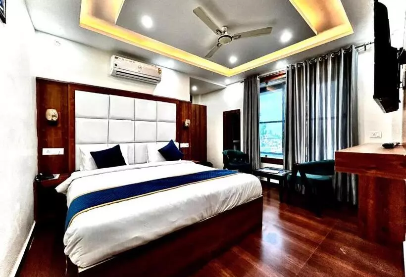 ホテル Swaransh By Prakshi Hospitality