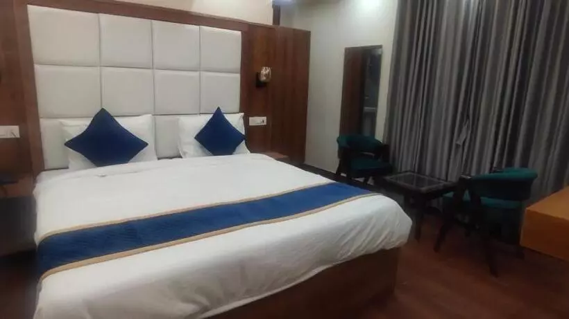 ホテル Swaransh By Prakshi Hospitality