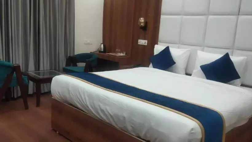 ホテル Swaransh By Prakshi Hospitality