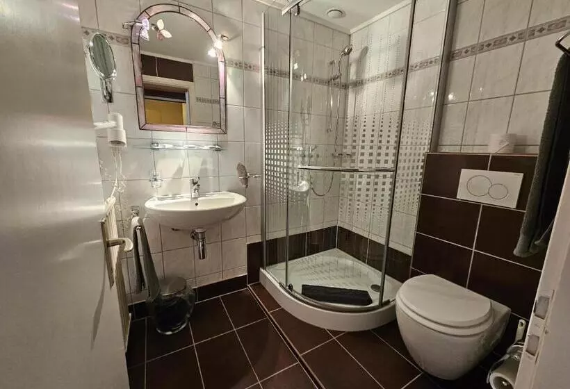 Hotelli Taverne Zur Linde