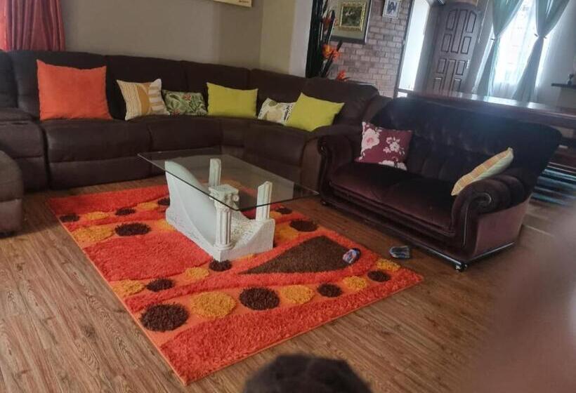 پانسیون The Villa