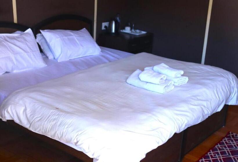 בית מלון כפרי Kedar Heights Heli Resort