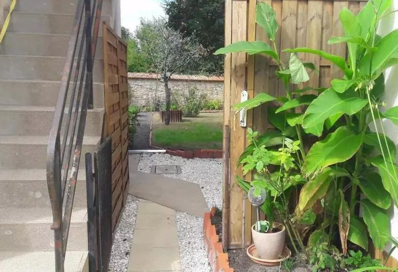 ペンション Chambre Agréable Au Fond Du Jardin