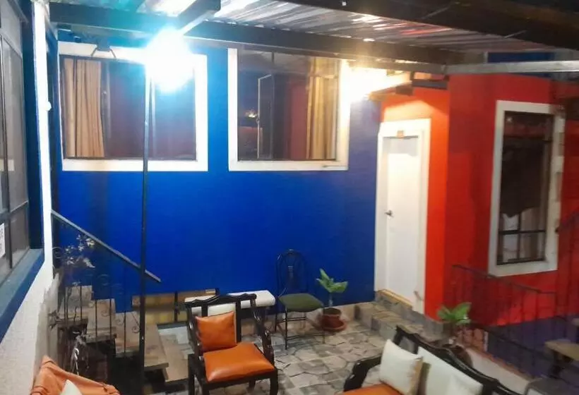 Majatalo Hostal California Star Quito