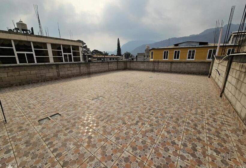 پانسیون Hostal Flor Del Lago