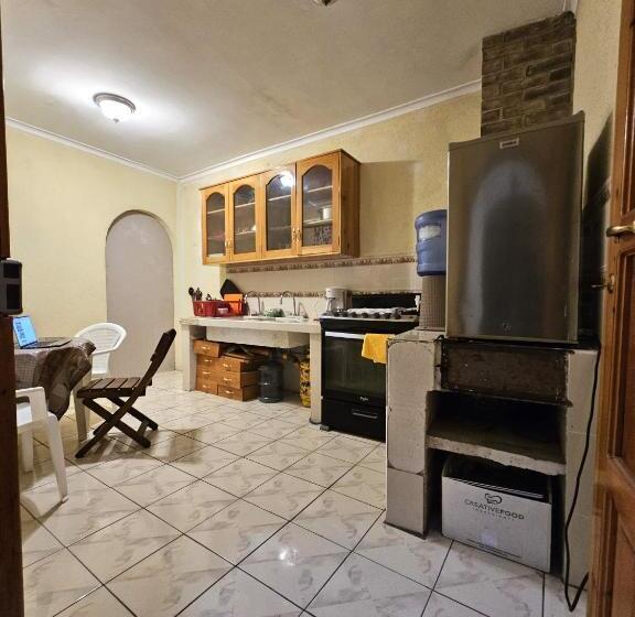 پانسیون Hostal Flor Del Lago