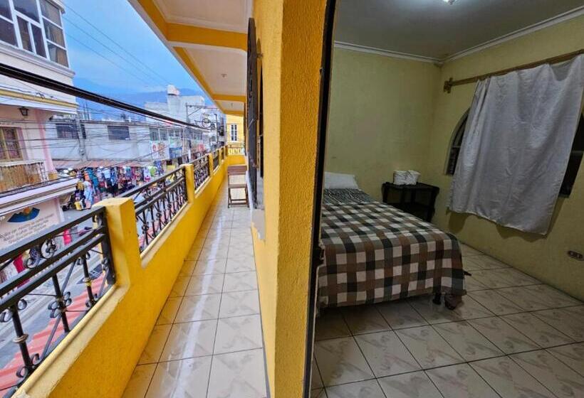 پانسیون Hostal Flor Del Lago