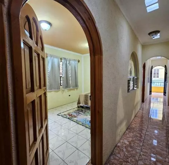 پانسیون Hostal Flor Del Lago
