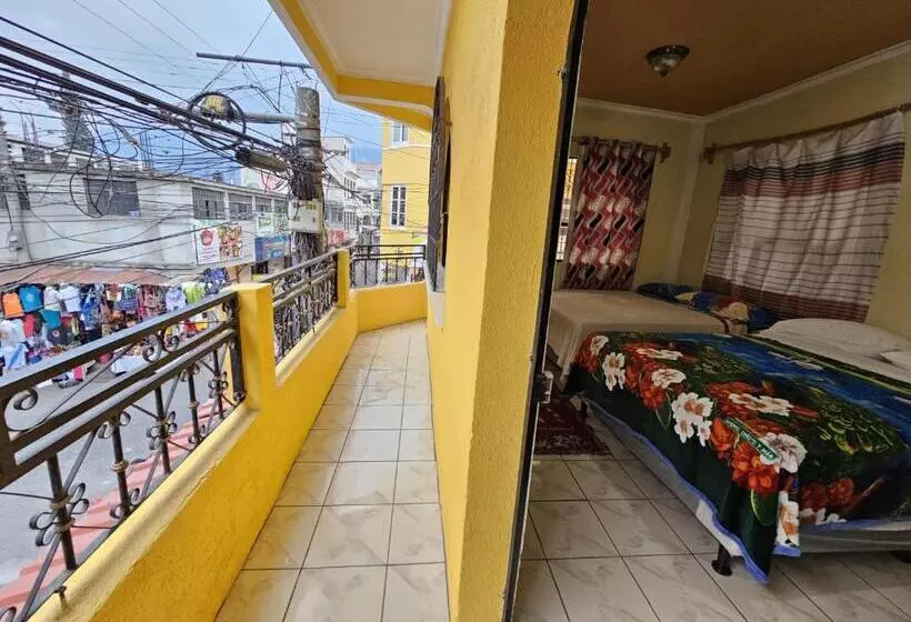 پانسیون Hostal Flor Del Lago