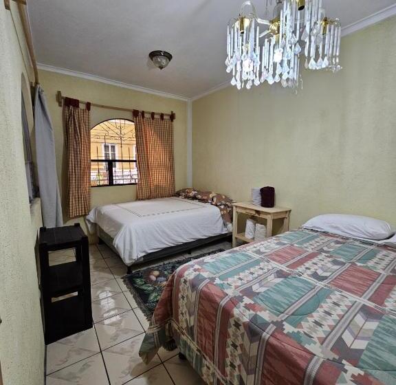 پانسیون Hostal Flor Del Lago