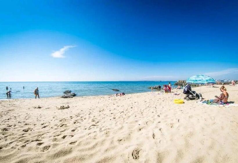 Premier Fort Beach 4