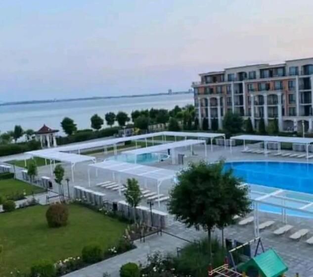 Premier Fort Beach 4