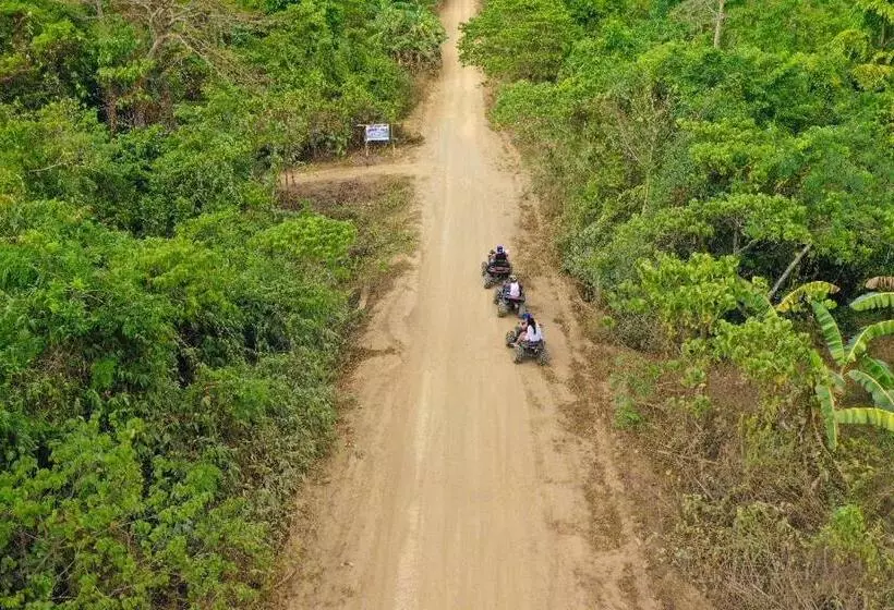 リゾートホテル El Nido Watersports And Adventures Beach Camp