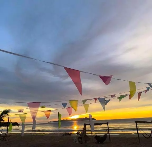 リゾートホテル El Nido Watersports And Adventures Beach Camp