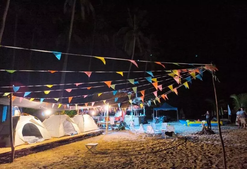 リゾートホテル El Nido Watersports And Adventures Beach Camp