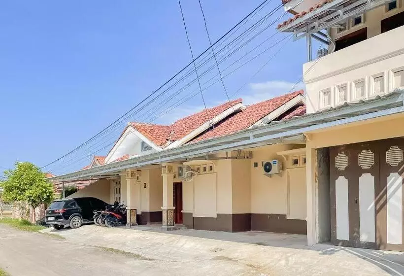 Urbanview Hotel Sany Cirebon