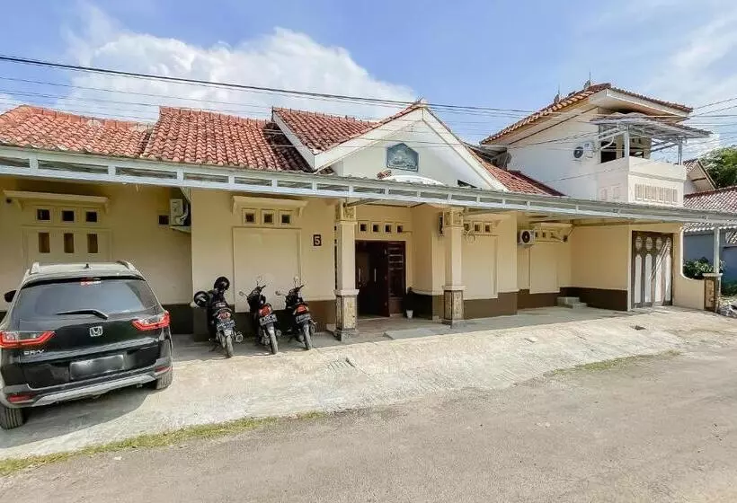 Urbanview Hotel Sany Cirebon