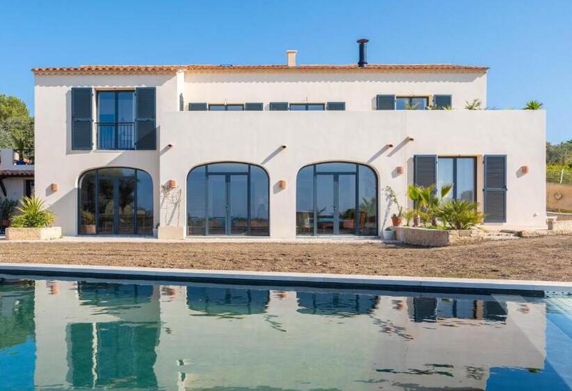 ベッドアンドブレックファースト Les Cactus Bleus