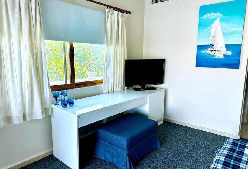 Bed and Breakfast The Home By An